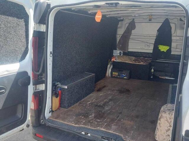 Белый Рено Трафик, объемом двигателя 1.6 л и пробегом 283 тыс. км за 13300 $, фото 11 на Automoto.ua