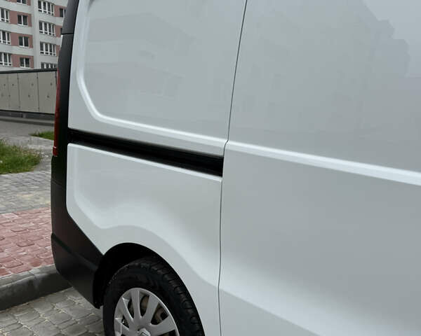 Белый Рено Трафик, объемом двигателя 1.6 л и пробегом 174 тыс. км за 14900 $, фото 6 на Automoto.ua