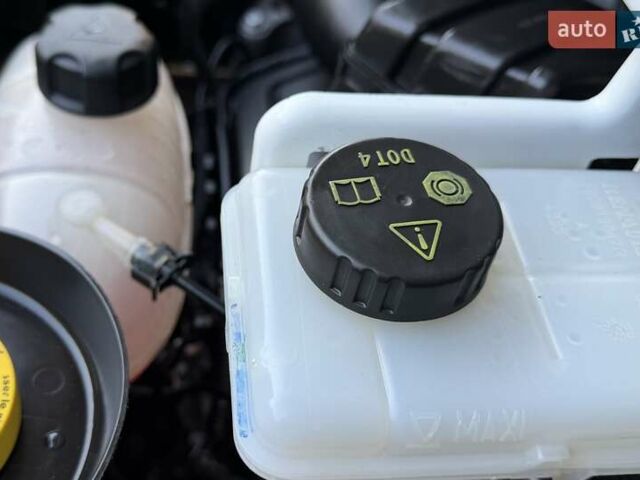 Белый Рено Трафик, объемом двигателя 1.6 л и пробегом 274 тыс. км за 18950 $, фото 59 на Automoto.ua