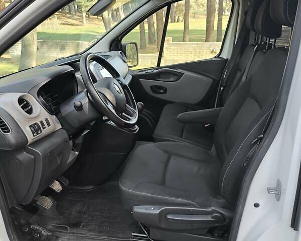 Белый Рено Трафик, объемом двигателя 1.6 л и пробегом 183 тыс. км за 16999 $, фото 18 на Automoto.ua