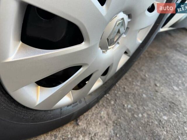 Белый Рено Трафик, объемом двигателя 1.6 л и пробегом 274 тыс. км за 18950 $, фото 19 на Automoto.ua