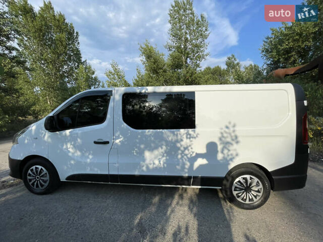 Белый Рено Трафик, объемом двигателя 1.6 л и пробегом 175 тыс. км за 14000 $, фото 9 на Automoto.ua