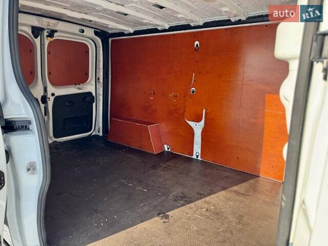 Белый Рено Трафик, объемом двигателя 1.6 л и пробегом 202 тыс. км за 12900 $, фото 35 на Automoto.ua