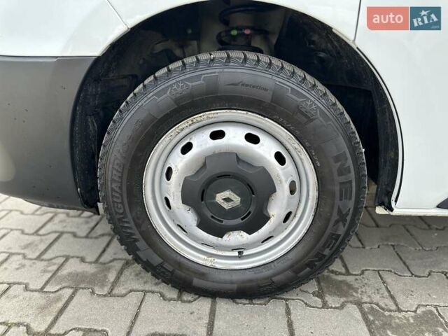 Білий Рено Трафік, об'ємом двигуна 1.6 л та пробігом 177 тис. км за 14000 $, фото 11 на Automoto.ua