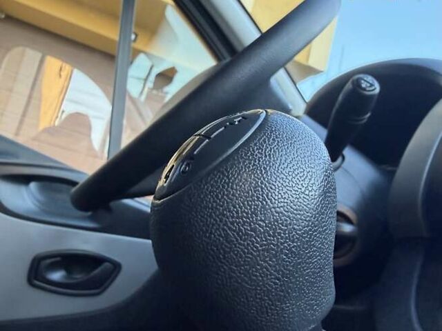 Белый Рено Трафик, объемом двигателя 1.6 л и пробегом 274 тыс. км за 18950 $, фото 151 на Automoto.ua