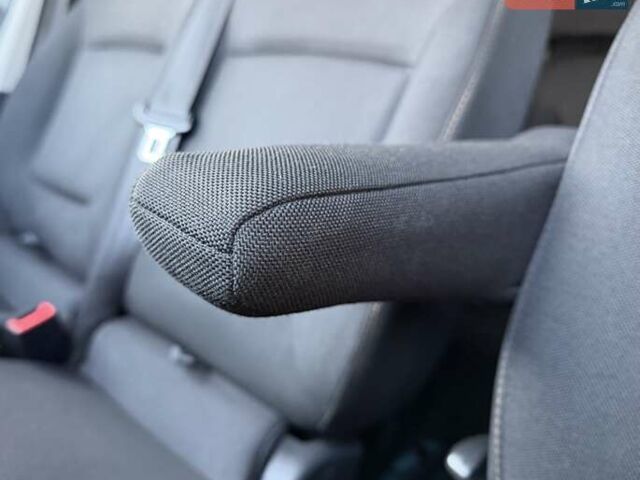 Белый Рено Трафик, объемом двигателя 1.6 л и пробегом 274 тыс. км за 18950 $, фото 104 на Automoto.ua