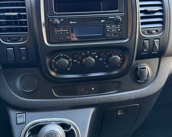 Белый Рено Трафик, объемом двигателя 1.6 л и пробегом 274 тыс. км за 18950 $, фото 112 на Automoto.ua