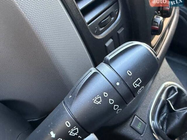 Белый Рено Трафик, объемом двигателя 1.6 л и пробегом 274 тыс. км за 18950 $, фото 108 на Automoto.ua