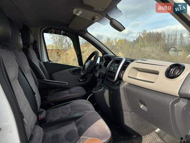 Білий Рено Трафік, об'ємом двигуна 1.6 л та пробігом 181 тис. км за 17600 $, фото 10 на Automoto.ua