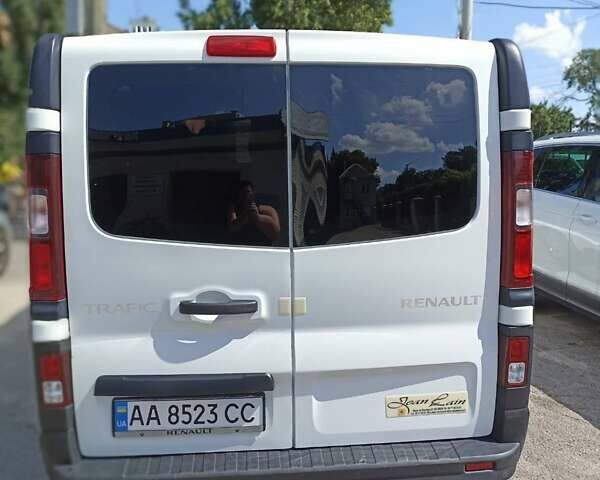 Белый Рено Трафик, объемом двигателя 1.6 л и пробегом 380 тыс. км за 15200 $, фото 4 на Automoto.ua