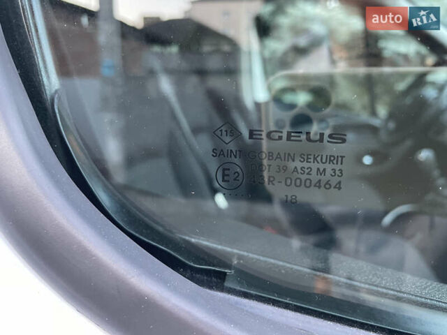 Белый Рено Трафик, объемом двигателя 1.6 л и пробегом 225 тыс. км за 15800 $, фото 27 на Automoto.ua