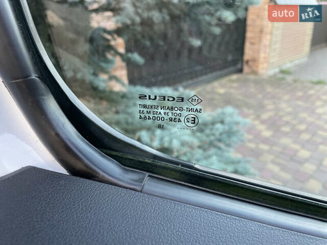 Белый Рено Трафик, объемом двигателя 1.6 л и пробегом 225 тыс. км за 15800 $, фото 8 на Automoto.ua