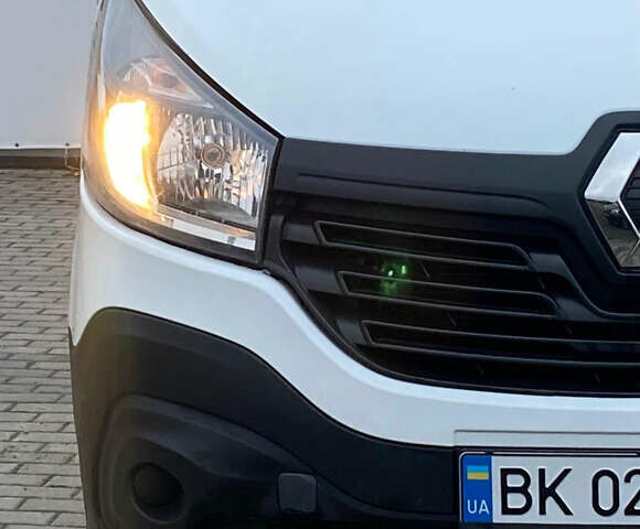 Белый Рено Трафик, объемом двигателя 1.6 л и пробегом 251 тыс. км за 15900 $, фото 7 на Automoto.ua