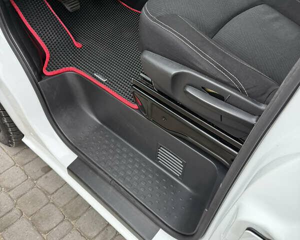 Белый Рено Трафик, объемом двигателя 1.6 л и пробегом 174 тыс. км за 14900 $, фото 15 на Automoto.ua