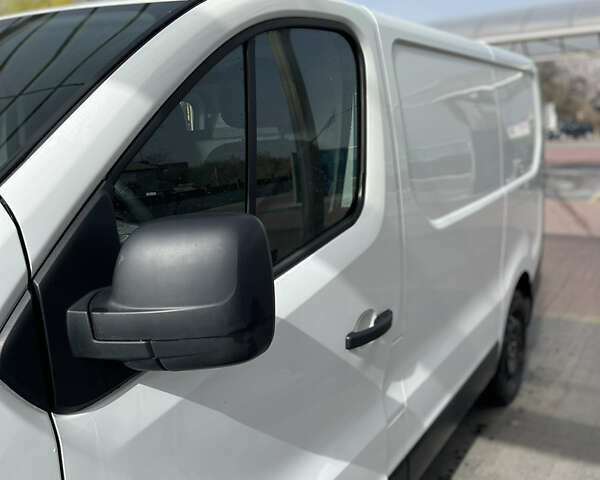 Белый Рено Трафик, объемом двигателя 1.6 л и пробегом 190 тыс. км за 14600 $, фото 2 на Automoto.ua