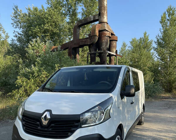 Белый Рено Трафик, объемом двигателя 1.6 л и пробегом 175 тыс. км за 14000 $, фото 1 на Automoto.ua