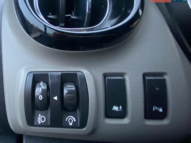 Белый Рено Трафик, объемом двигателя 1.6 л и пробегом 251 тыс. км за 15900 $, фото 14 на Automoto.ua