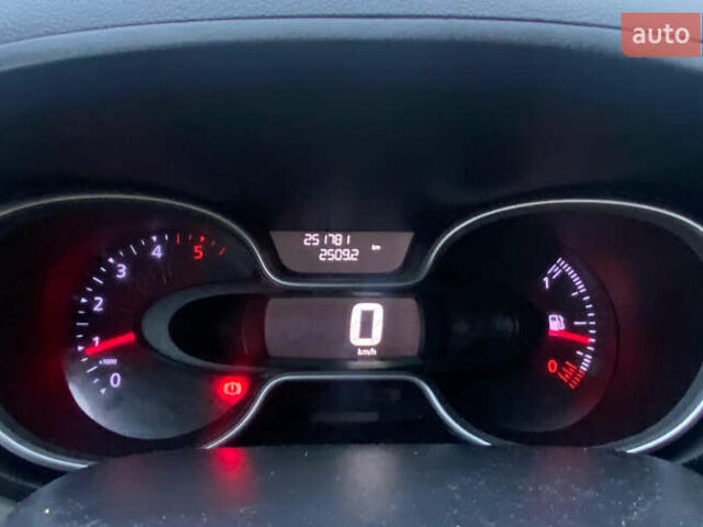 Белый Рено Трафик, объемом двигателя 1.6 л и пробегом 251 тыс. км за 15900 $, фото 13 на Automoto.ua