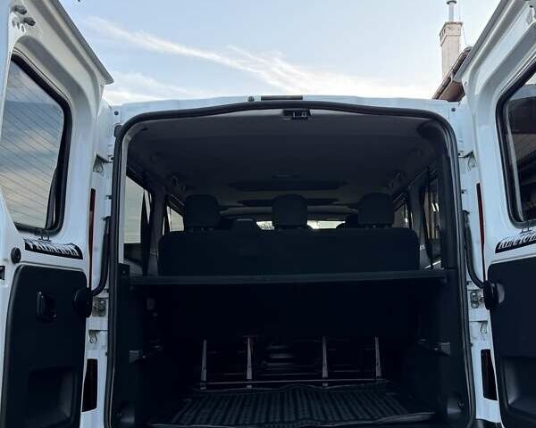 Белый Рено Трафик, объемом двигателя 1.6 л и пробегом 274 тыс. км за 18950 $, фото 127 на Automoto.ua