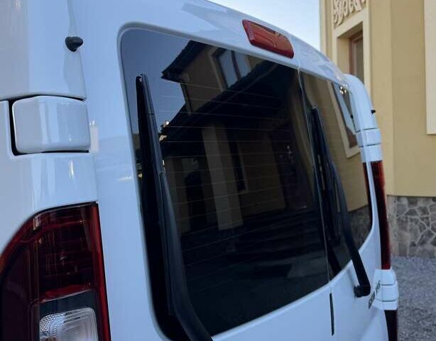 Белый Рено Трафик, объемом двигателя 1.6 л и пробегом 274 тыс. км за 18950 $, фото 38 на Automoto.ua