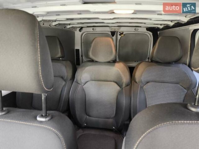 Белый Рено Трафик, объемом двигателя 1.6 л и пробегом 183 тыс. км за 16999 $, фото 17 на Automoto.ua