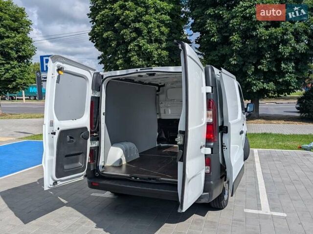 Белый Рено Трафик, объемом двигателя 1.6 л и пробегом 257 тыс. км за 13200 $, фото 6 на Automoto.ua