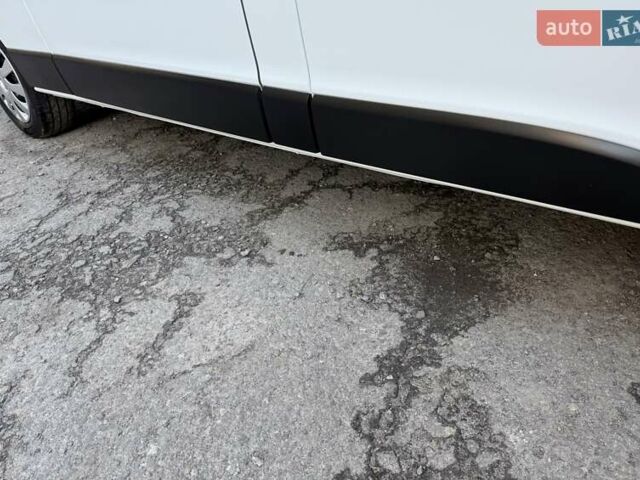 Белый Рено Трафик, объемом двигателя 1.6 л и пробегом 274 тыс. км за 18950 $, фото 30 на Automoto.ua