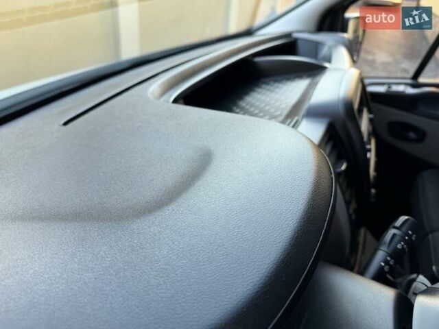 Белый Рено Трафик, объемом двигателя 1.6 л и пробегом 274 тыс. км за 18950 $, фото 105 на Automoto.ua