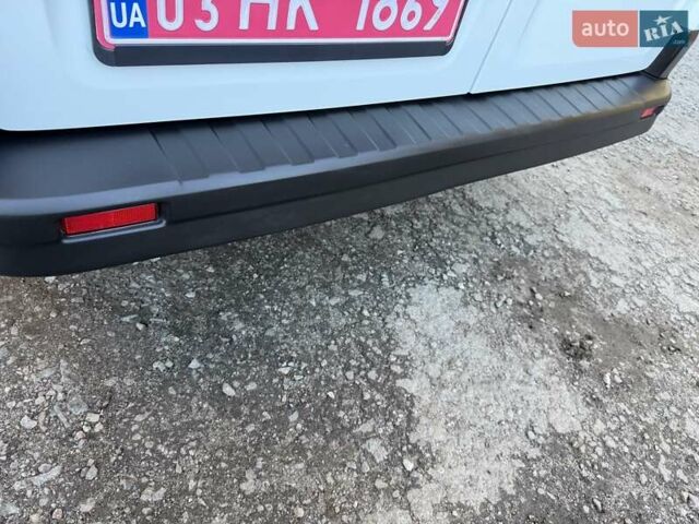 Белый Рено Трафик, объемом двигателя 1.6 л и пробегом 274 тыс. км за 18950 $, фото 34 на Automoto.ua