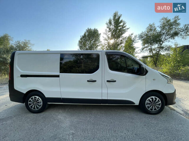 Белый Рено Трафик, объемом двигателя 1.6 л и пробегом 175 тыс. км за 14000 $, фото 8 на Automoto.ua