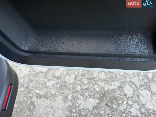 Белый Рено Трафик, объемом двигателя 1.6 л и пробегом 274 тыс. км за 18950 $, фото 131 на Automoto.ua