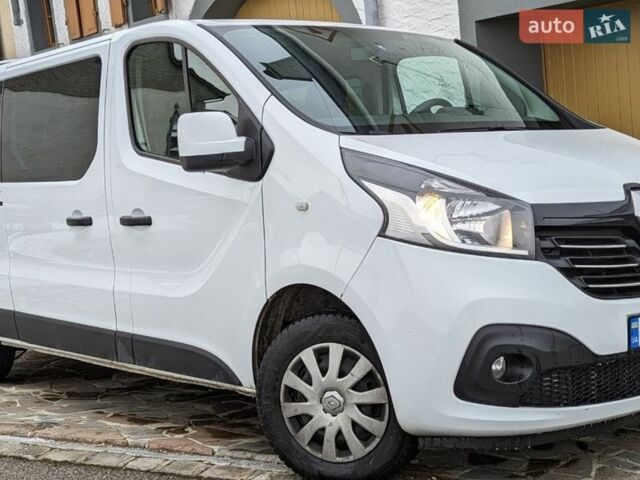 Белый Рено Трафик, объемом двигателя 1.6 л и пробегом 315 тыс. км за 15900 $, фото 1 на Automoto.ua