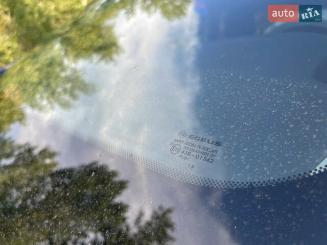 Белый Рено Трафик, объемом двигателя 1.6 л и пробегом 175 тыс. км за 14000 $, фото 4 на Automoto.ua