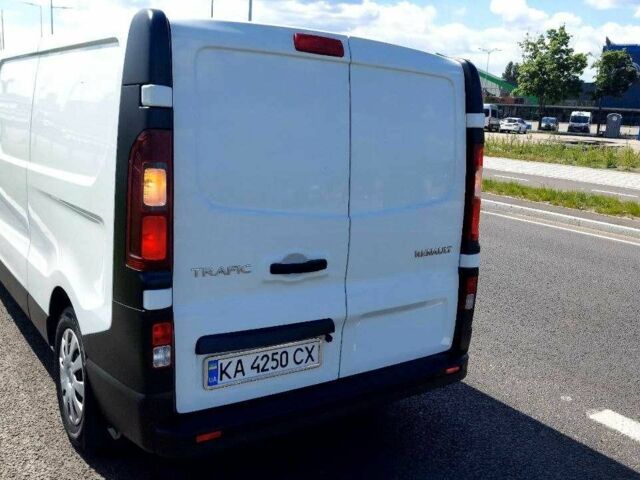 Белый Рено Трафик, объемом двигателя 1.6 л и пробегом 283 тыс. км за 13300 $, фото 2 на Automoto.ua