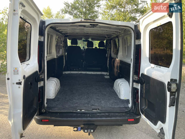 Белый Рено Трафик, объемом двигателя 1.6 л и пробегом 175 тыс. км за 14000 $, фото 26 на Automoto.ua