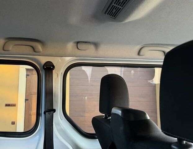 Белый Рено Трафик, объемом двигателя 1.6 л и пробегом 274 тыс. км за 18950 $, фото 148 на Automoto.ua