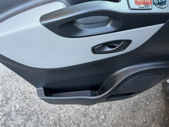 Белый Рено Трафик, объемом двигателя 1.6 л и пробегом 274 тыс. км за 18950 $, фото 88 на Automoto.ua