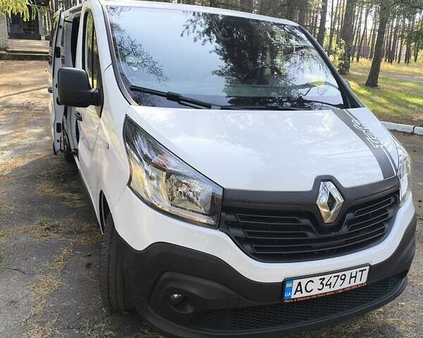 Белый Рено Трафик, объемом двигателя 1.6 л и пробегом 183 тыс. км за 16999 $, фото 1 на Automoto.ua