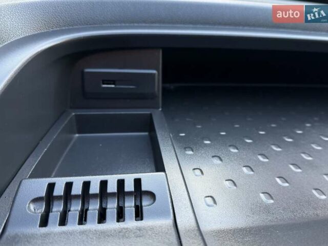 Белый Рено Трафик, объемом двигателя 1.6 л и пробегом 274 тыс. км за 18950 $, фото 116 на Automoto.ua