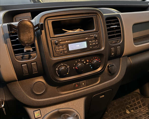 Білий Рено Трафік, об'ємом двигуна 1.6 л та пробігом 148 тис. км за 13000 $, фото 20 на Automoto.ua