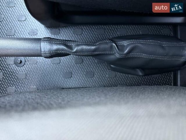 Белый Рено Трафик, объемом двигателя 1.6 л и пробегом 274 тыс. км за 18950 $, фото 102 на Automoto.ua