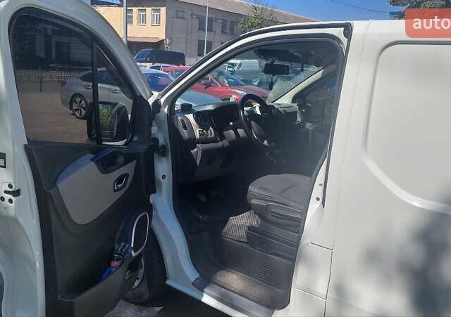 Білий Рено Трафік, об'ємом двигуна 1.6 л та пробігом 280 тис. км за 13999 $, фото 18 на Automoto.ua
