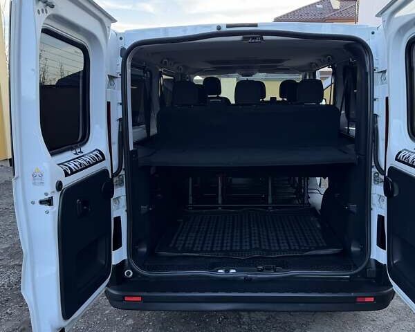 Белый Рено Трафик, объемом двигателя 1.6 л и пробегом 274 тыс. км за 18950 $, фото 72 на Automoto.ua