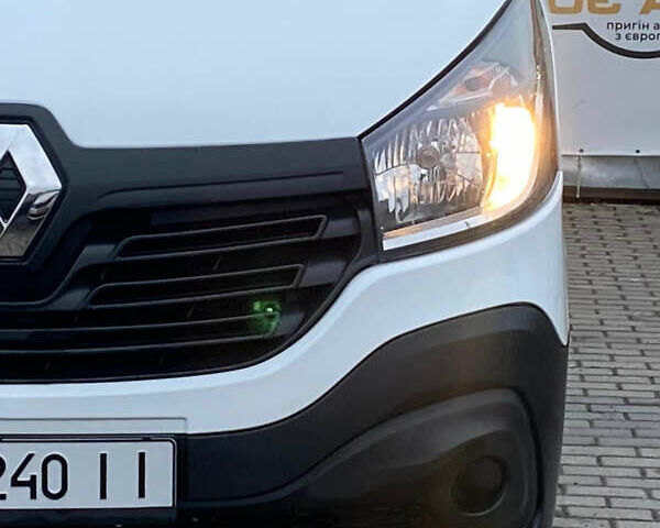 Белый Рено Трафик, объемом двигателя 1.6 л и пробегом 251 тыс. км за 15900 $, фото 6 на Automoto.ua