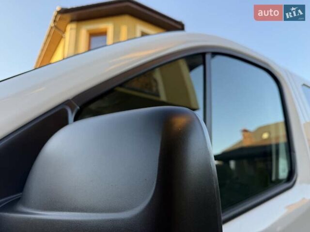 Белый Рено Трафик, объемом двигателя 1.6 л и пробегом 274 тыс. км за 18950 $, фото 51 на Automoto.ua