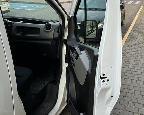 Білий Рено Трафік, об'ємом двигуна 1.6 л та пробігом 148 тис. км за 13000 $, фото 23 на Automoto.ua