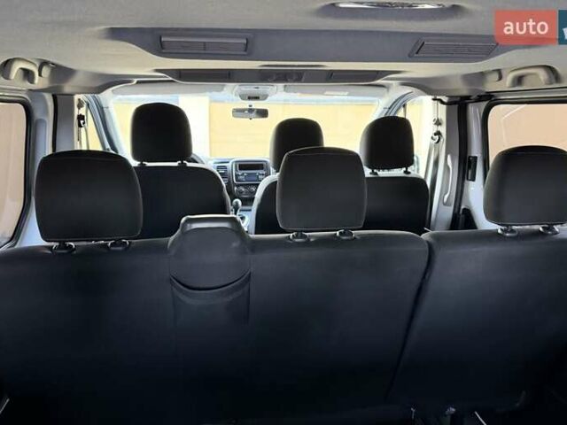 Белый Рено Трафик, объемом двигателя 1.6 л и пробегом 274 тыс. км за 18950 $, фото 130 на Automoto.ua