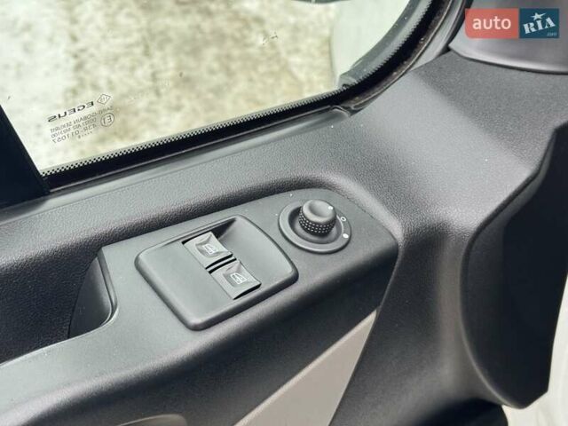 Білий Рено Трафік, об'ємом двигуна 1.6 л та пробігом 251 тис. км за 16900 $, фото 25 на Automoto.ua