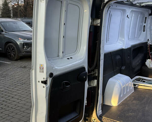 Білий Рено Трафік, об'ємом двигуна 1.6 л та пробігом 148 тис. км за 13000 $, фото 13 на Automoto.ua