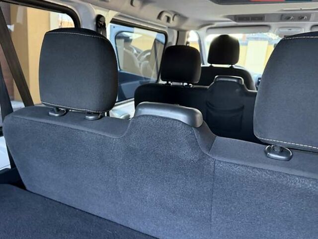 Белый Рено Трафик, объемом двигателя 1.6 л и пробегом 274 тыс. км за 18950 $, фото 76 на Automoto.ua